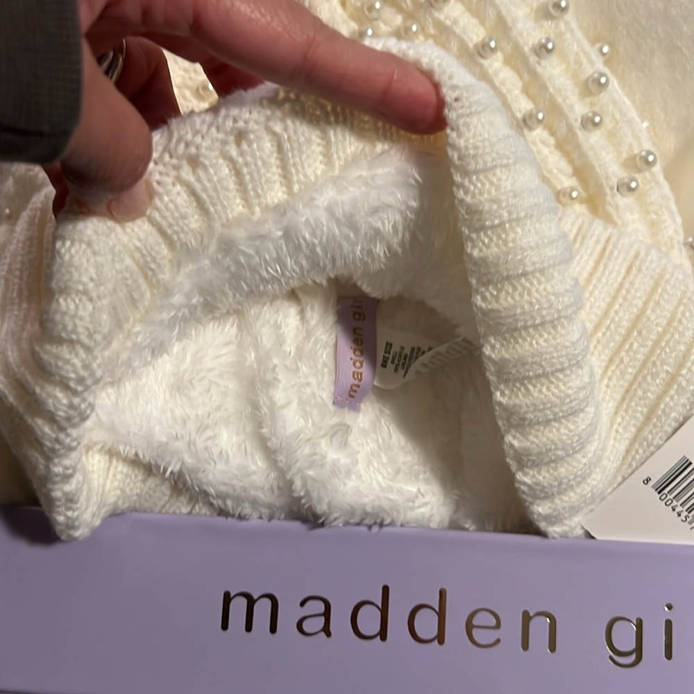 Madden Girl Ivory Pom Beanie & Scarf - Picture 4 of 4